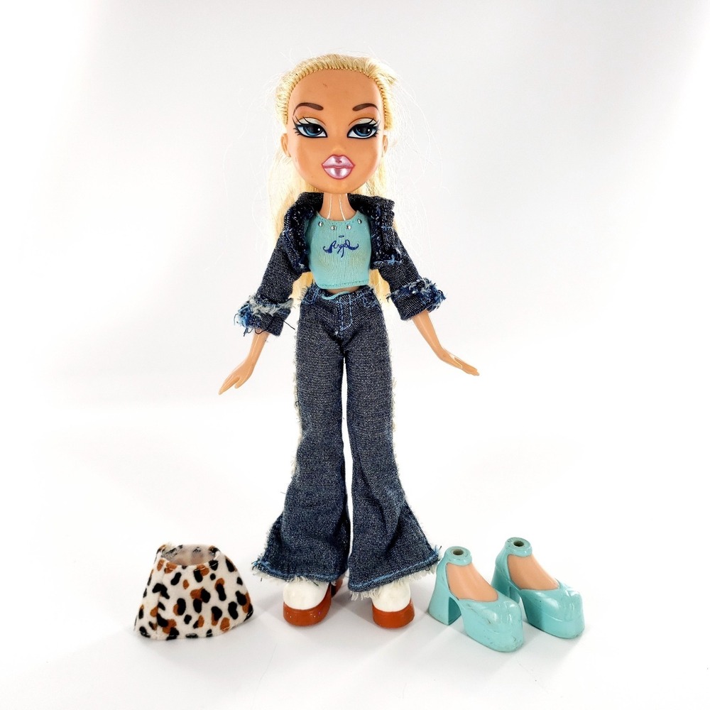 Bratz Cloe Fashion Doll First Edition MGA Incomplete